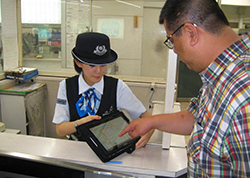 透過平板電腦等的翻譯服務
